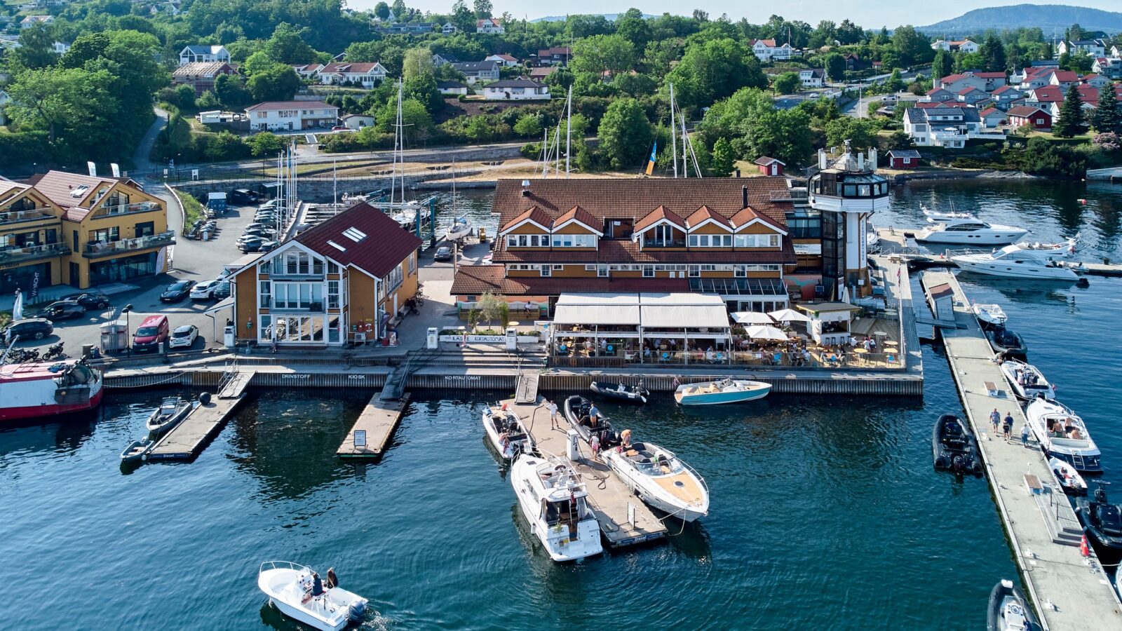 Vollen Marina fra sjøen