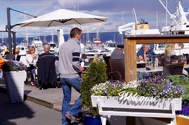Mat, drikke og uteliv på Vollen Marina (3)