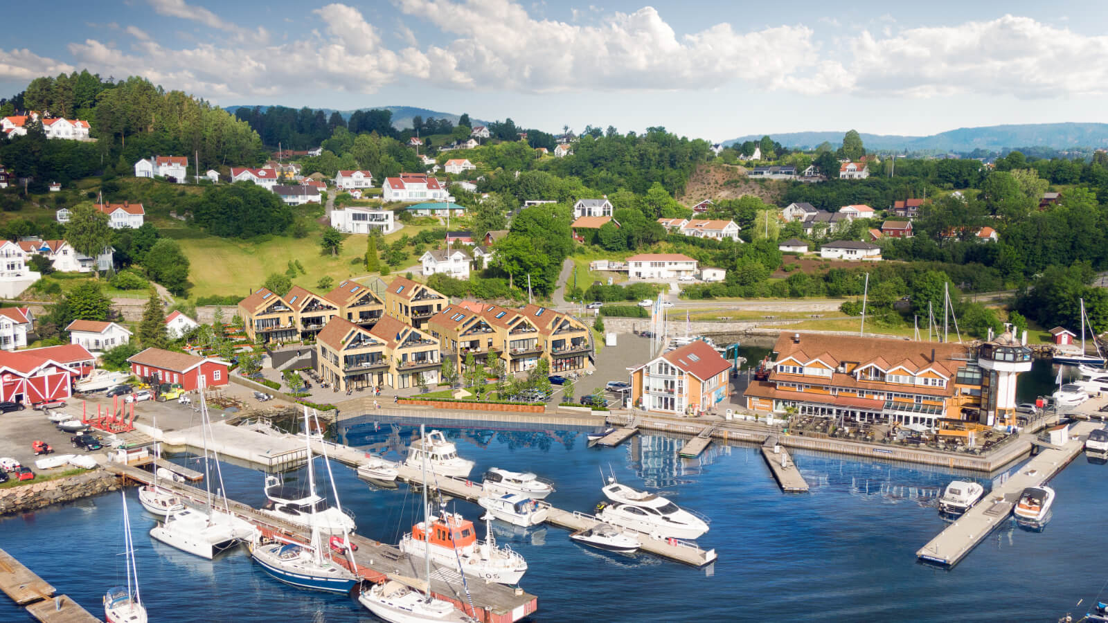 Vollen Marina fra vannet